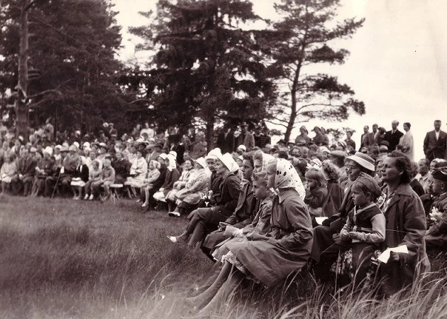 Juhannusjuhlilla vuonna 1961. Turkuseuran juhannusjuhlat keräsivät väkeä Ruissaloon vuosina 1958 – 1967.